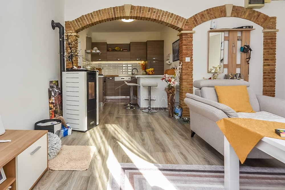 Bale, appartamento ristrutturato in un edificio