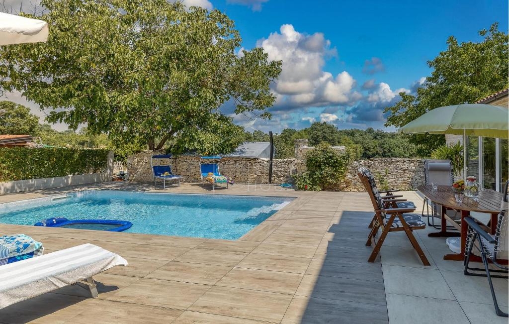 Canfanaro, dintorni, casa istriana ristrutturata con piscina