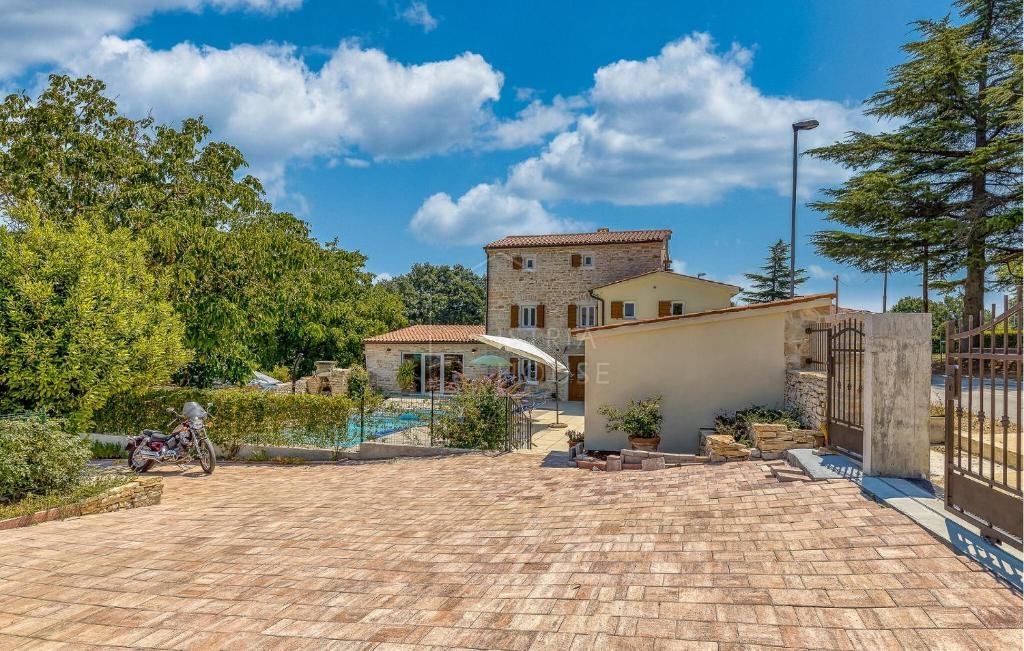 Canfanaro, dintorni, casa istriana ristrutturata con piscina