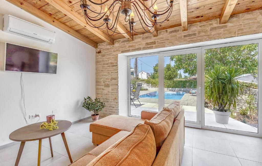 Canfanaro, dintorni, casa istriana ristrutturata con piscina