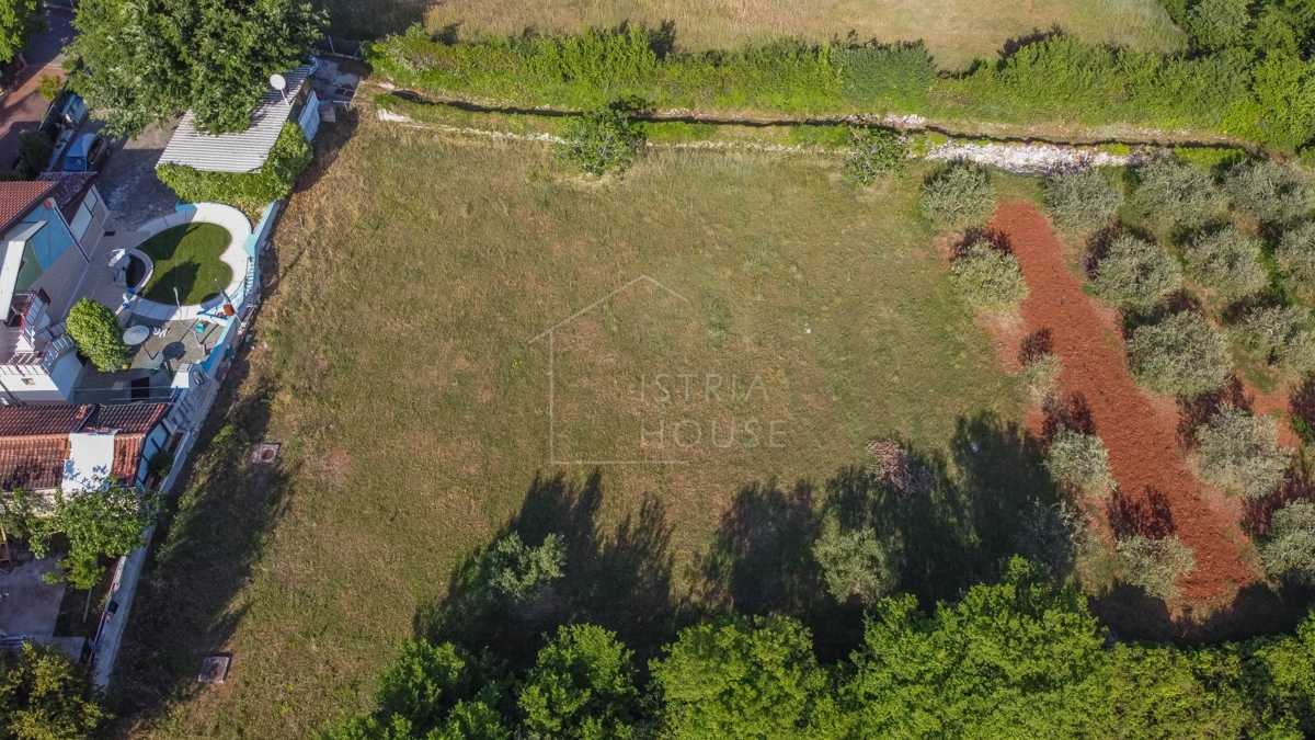 Parenzo, terreno edificabile ai margini del paese
