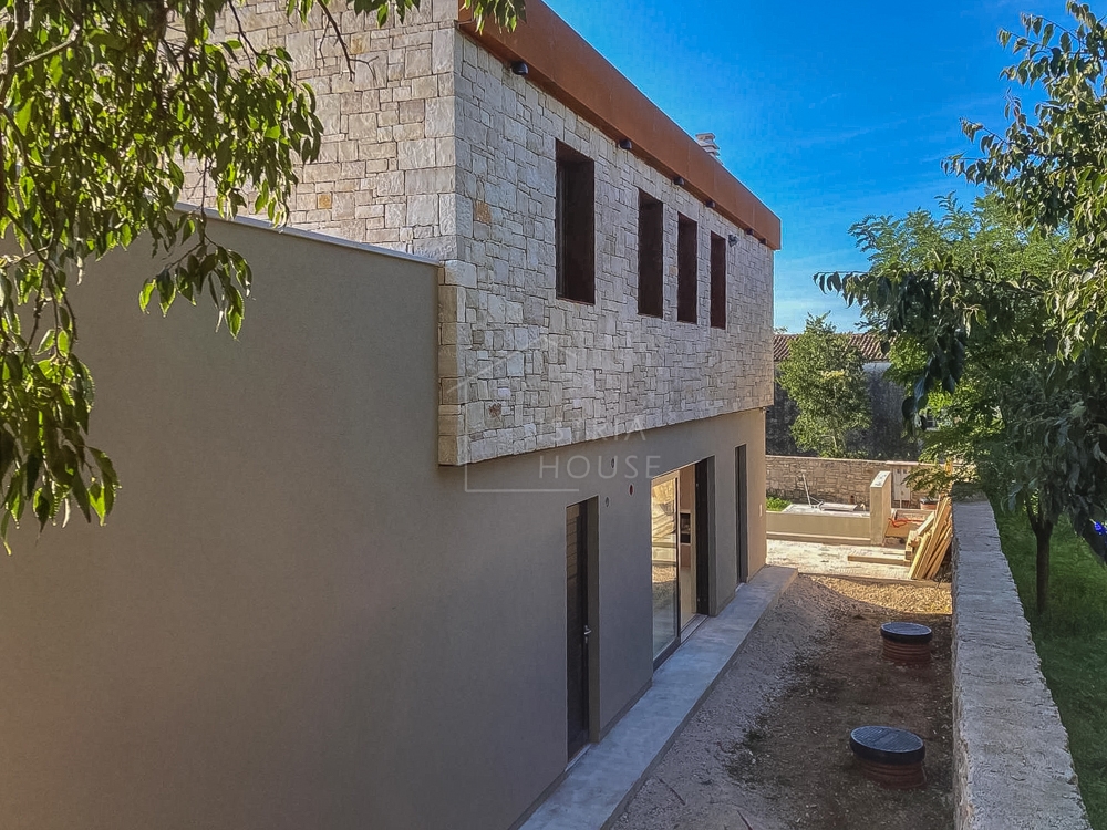 Rovigno, dintorni, villa di design in costruzione