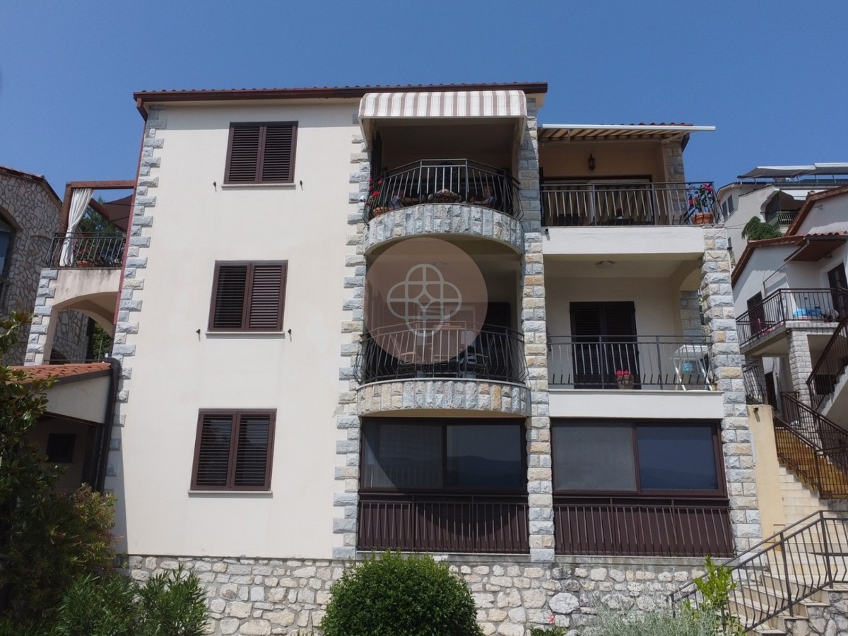 Fantastico condominio con vista mare sensazionale *a pochi passi dal mare*