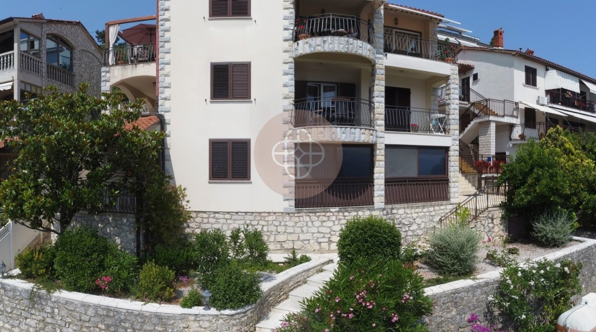 Fantastico condominio con vista mare sensazionale *a pochi passi dal mare*