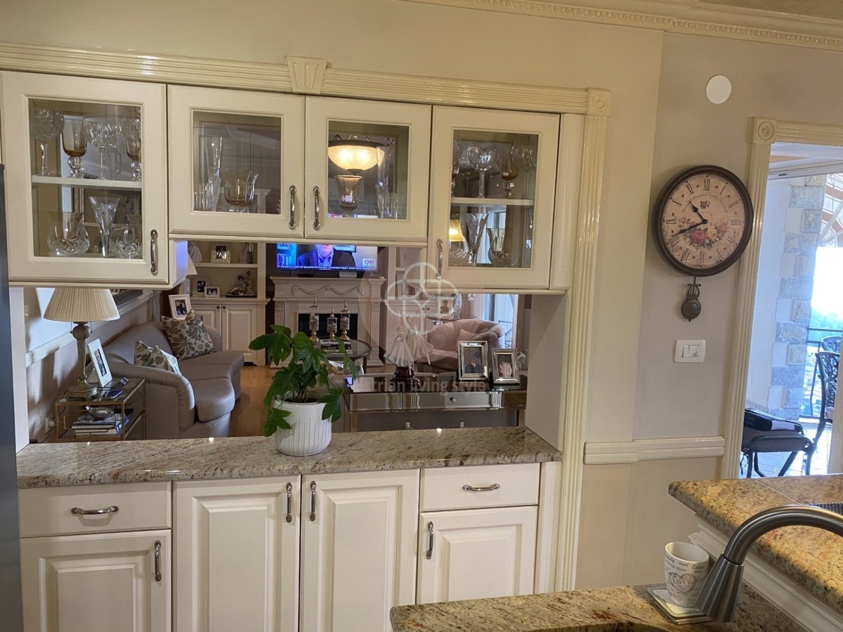 Fantastico condominio con vista mare sensazionale *a pochi passi dal mare*