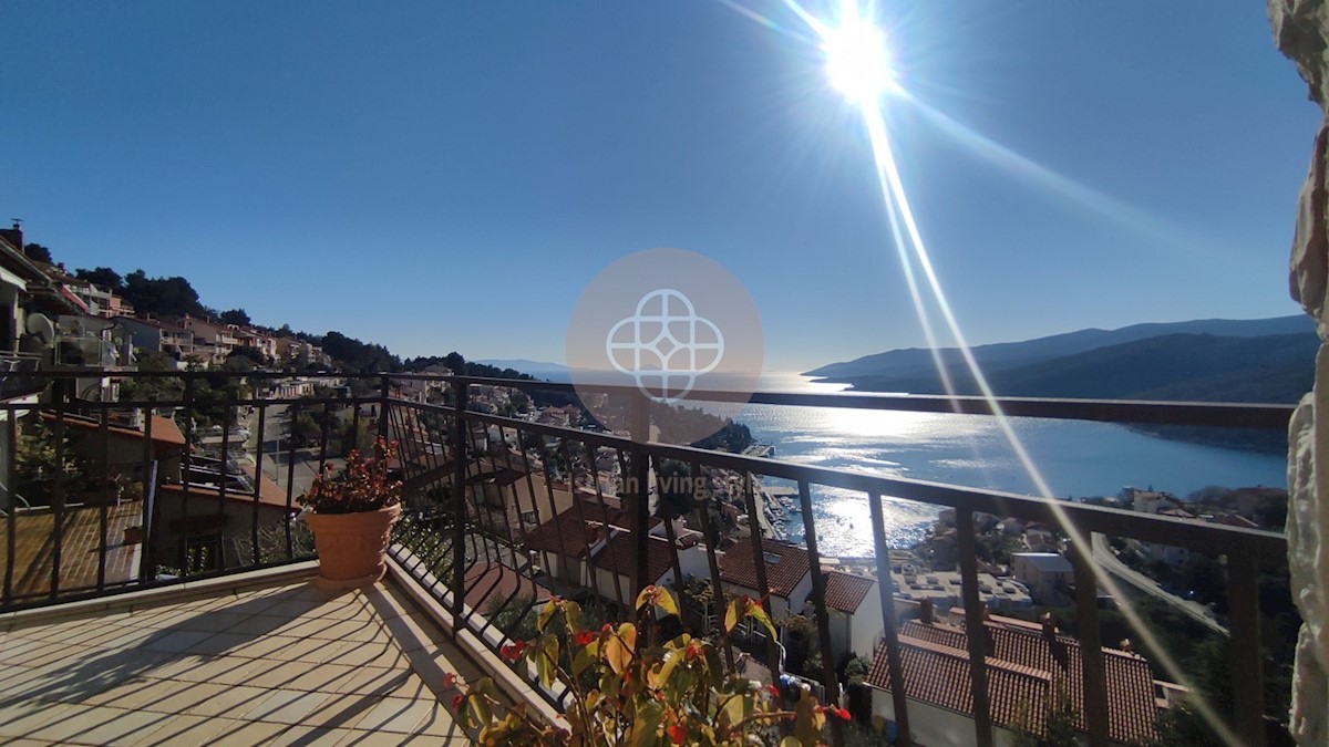 Fantastico condominio con vista mare sensazionale *a pochi passi dal mare*