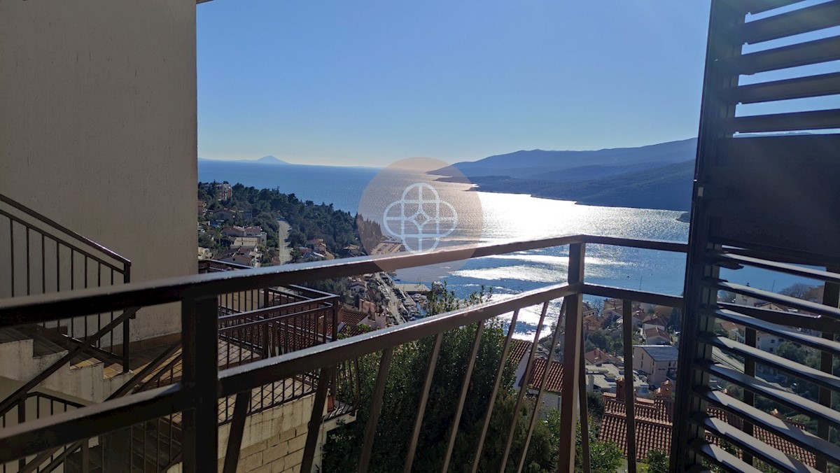 Fantastico condominio con vista mare sensazionale *a pochi passi dal mare*