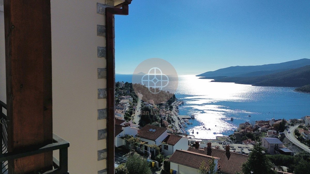 Fantastico condominio con vista mare sensazionale *a pochi passi dal mare*