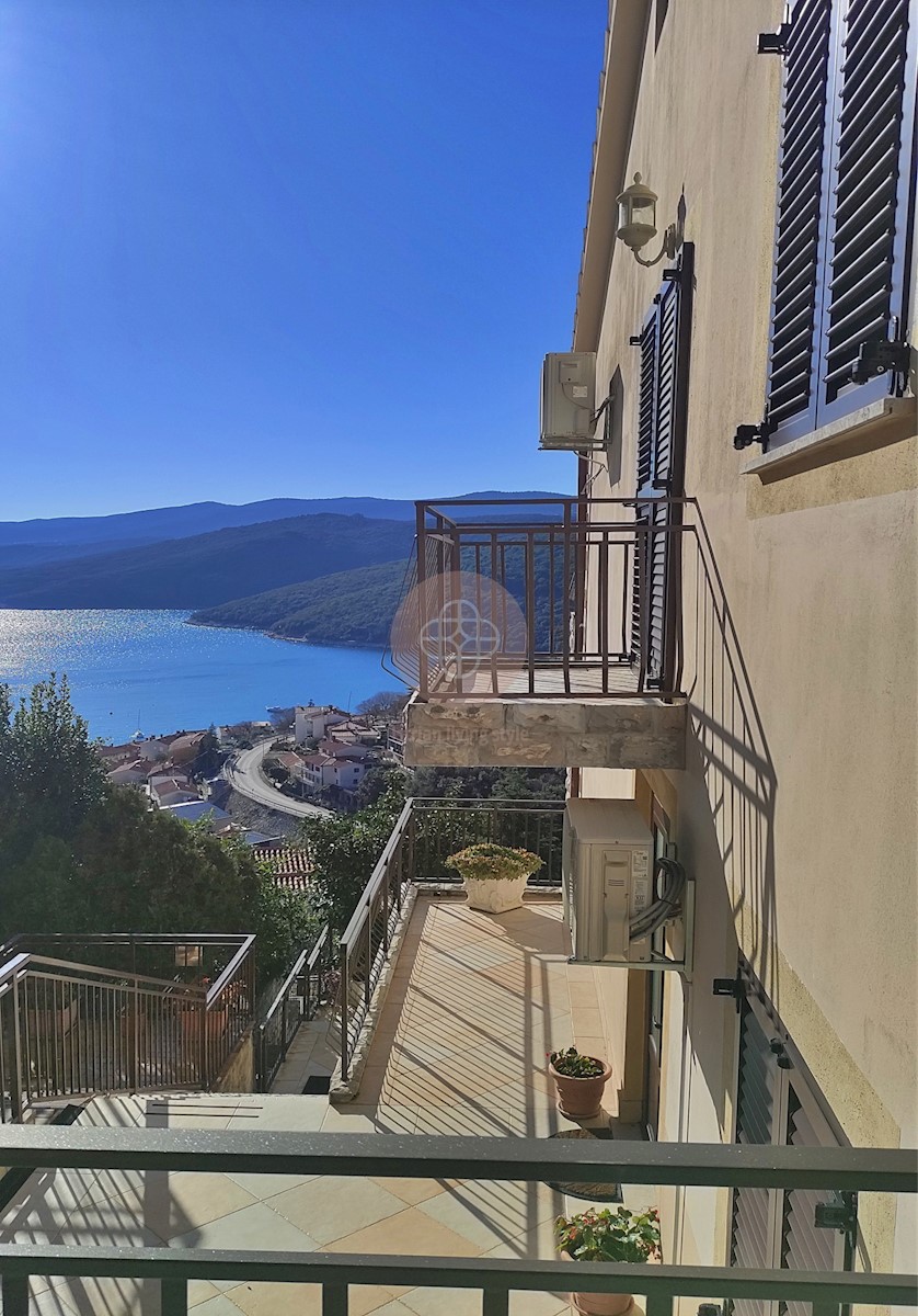 Fantastico condominio con vista mare sensazionale *a pochi passi dal mare*