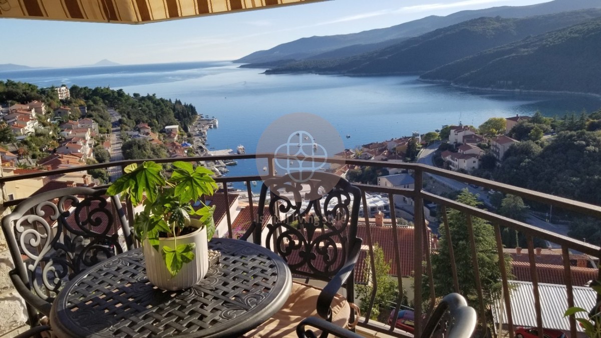 Appartamento di lusso con vista mare # Accesso indipendente, cortile privato + parcheggio! * ISTRIA, RABAC