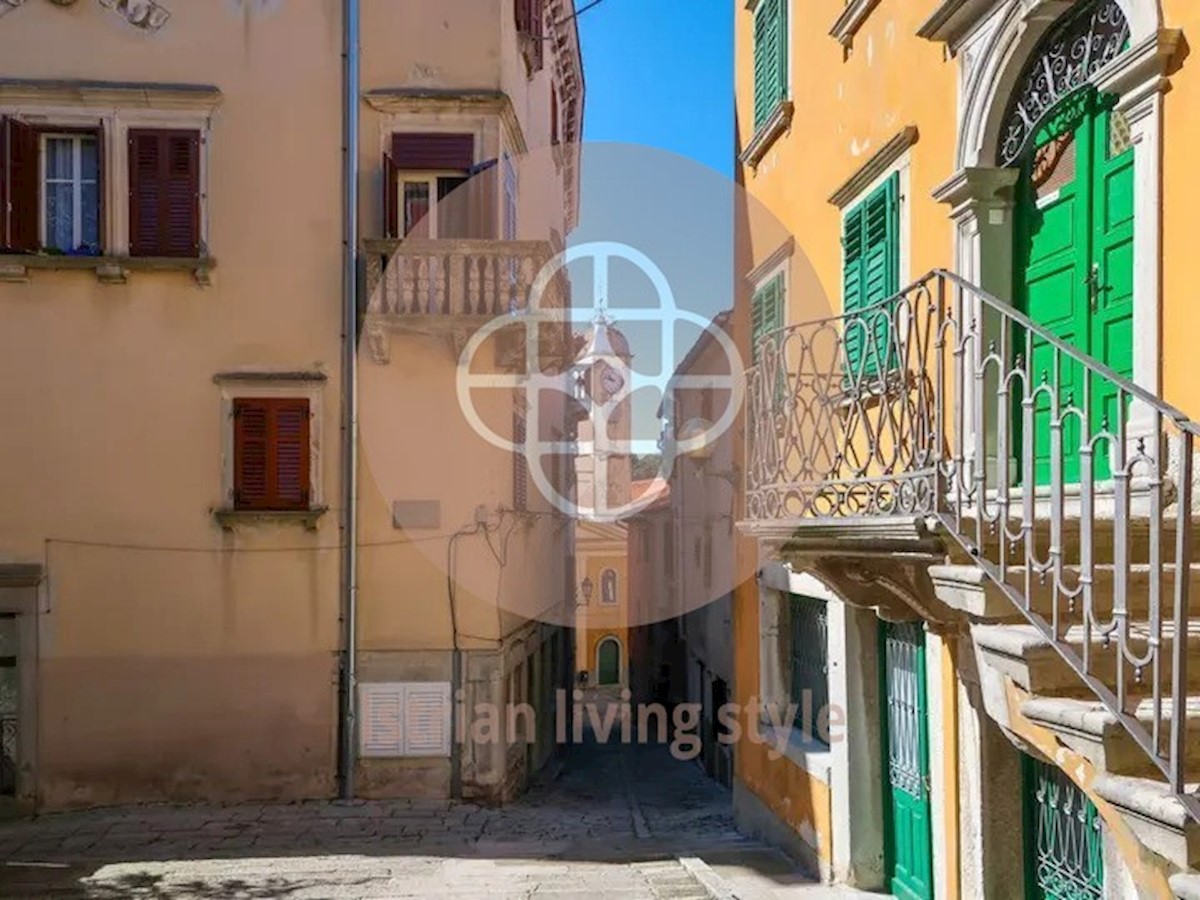 Una bella casa a schiera con piscina vicino a Labin