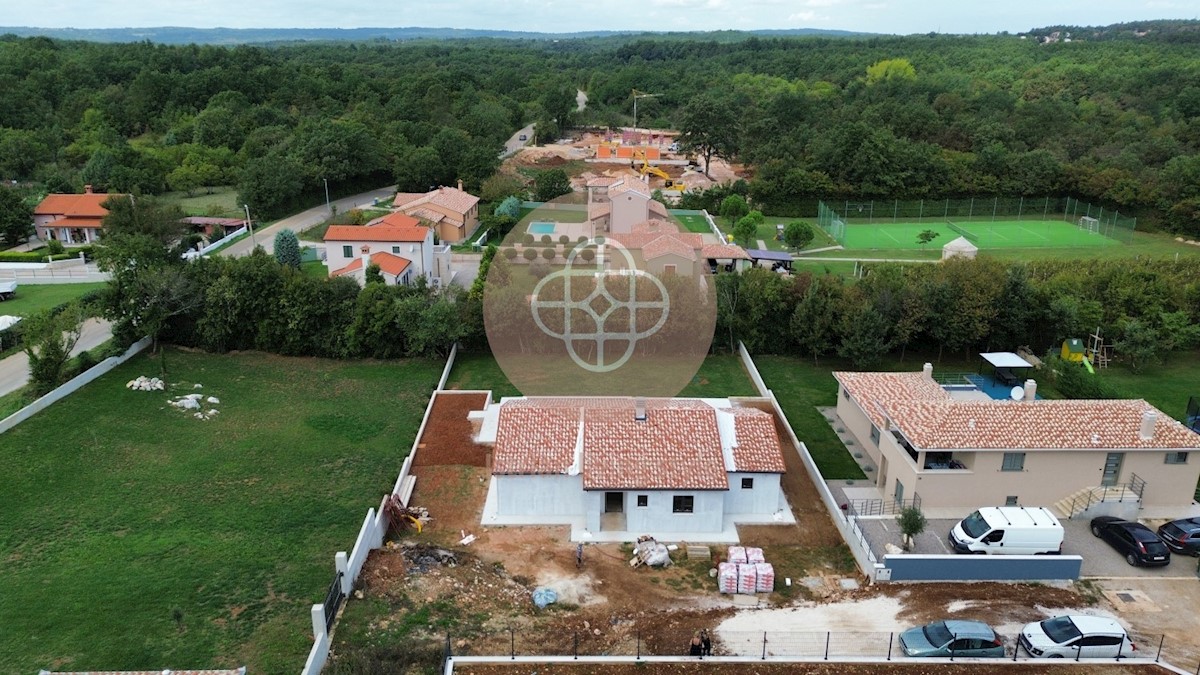 LABIN, Dintorni! Villa moderna con piscina in costruzione