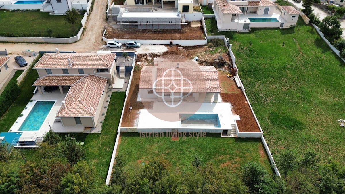 LABIN, Dintorni! Villa moderna con piscina in costruzione