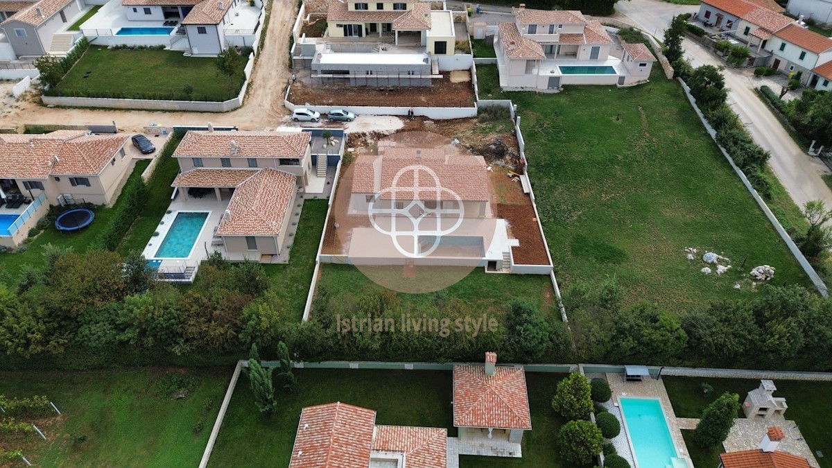 LABIN, Dintorni! Villa moderna con piscina in costruzione