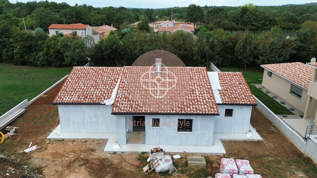 LABIN, Dintorni! Villa moderna con piscina in costruzione