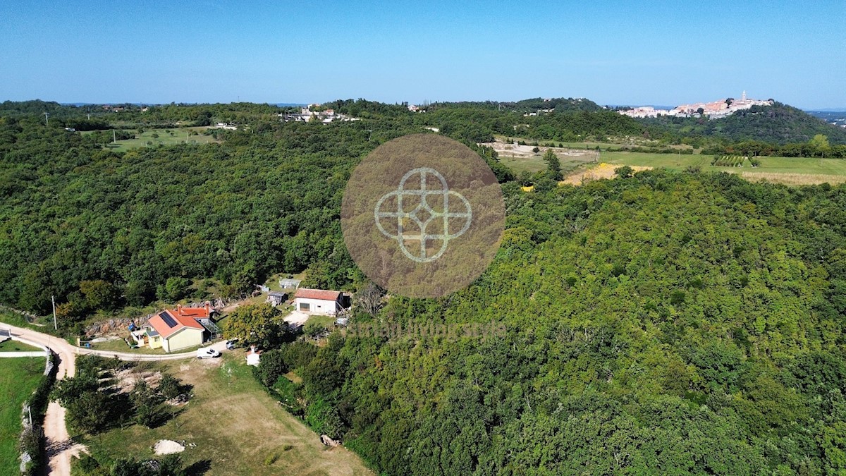 Casa in posizione isolata con vista sul mare e un grande appezzamento di terreno!