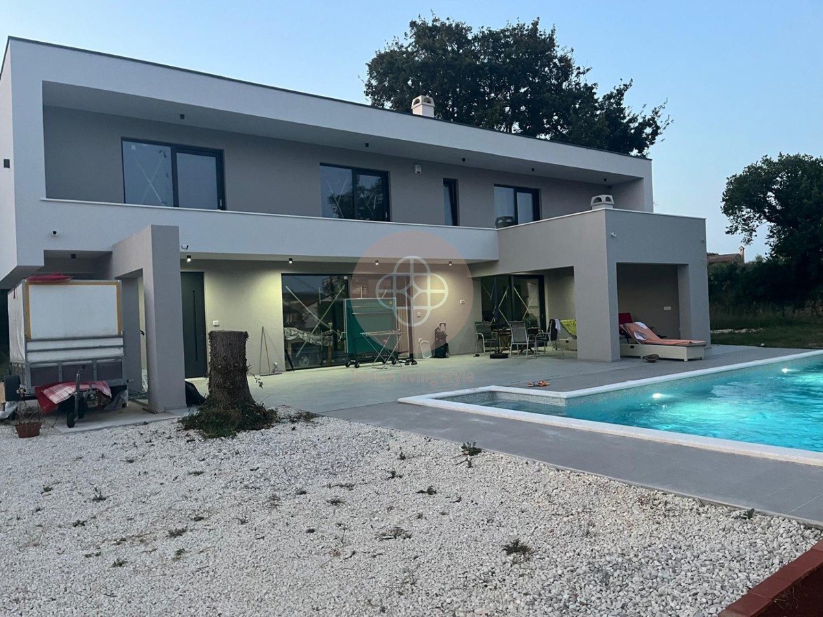 *Nuova costruzione* Villa elegante in posizione esposta alle porte di Pula