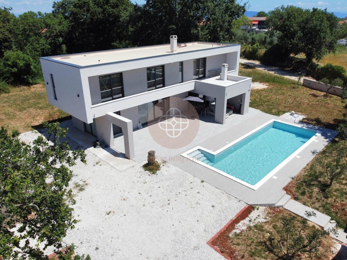 *Nuova costruzione* Villa elegante in posizione esposta alle porte di Pula