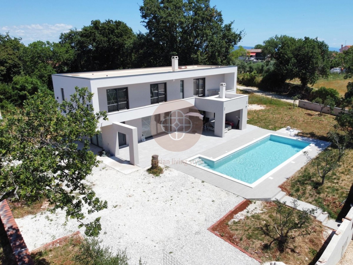 *Nuova costruzione* Villa elegante in posizione esposta alle porte di Pula
