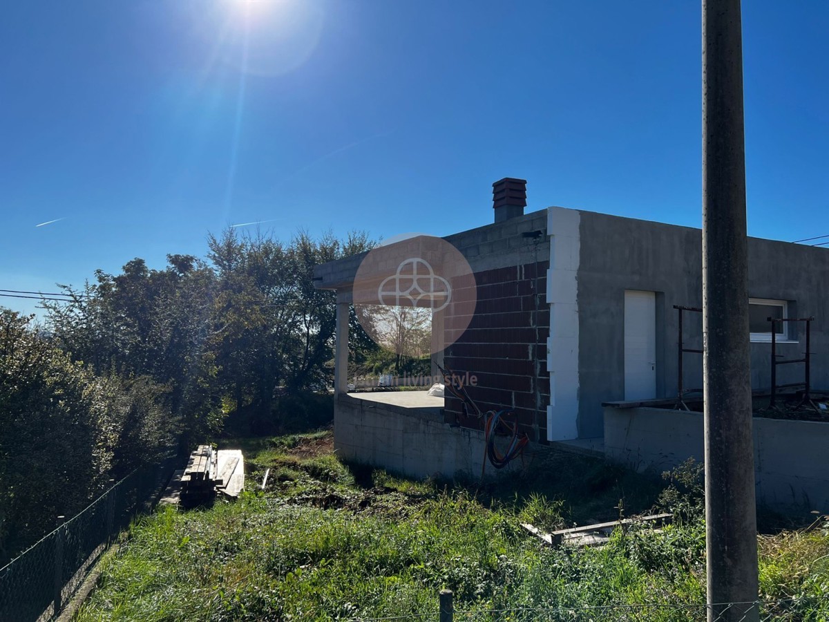 Elegante bungalow su un unico livello in fase di completamento – fine lavori prevista per 05/2026. OFFERTA TOP!