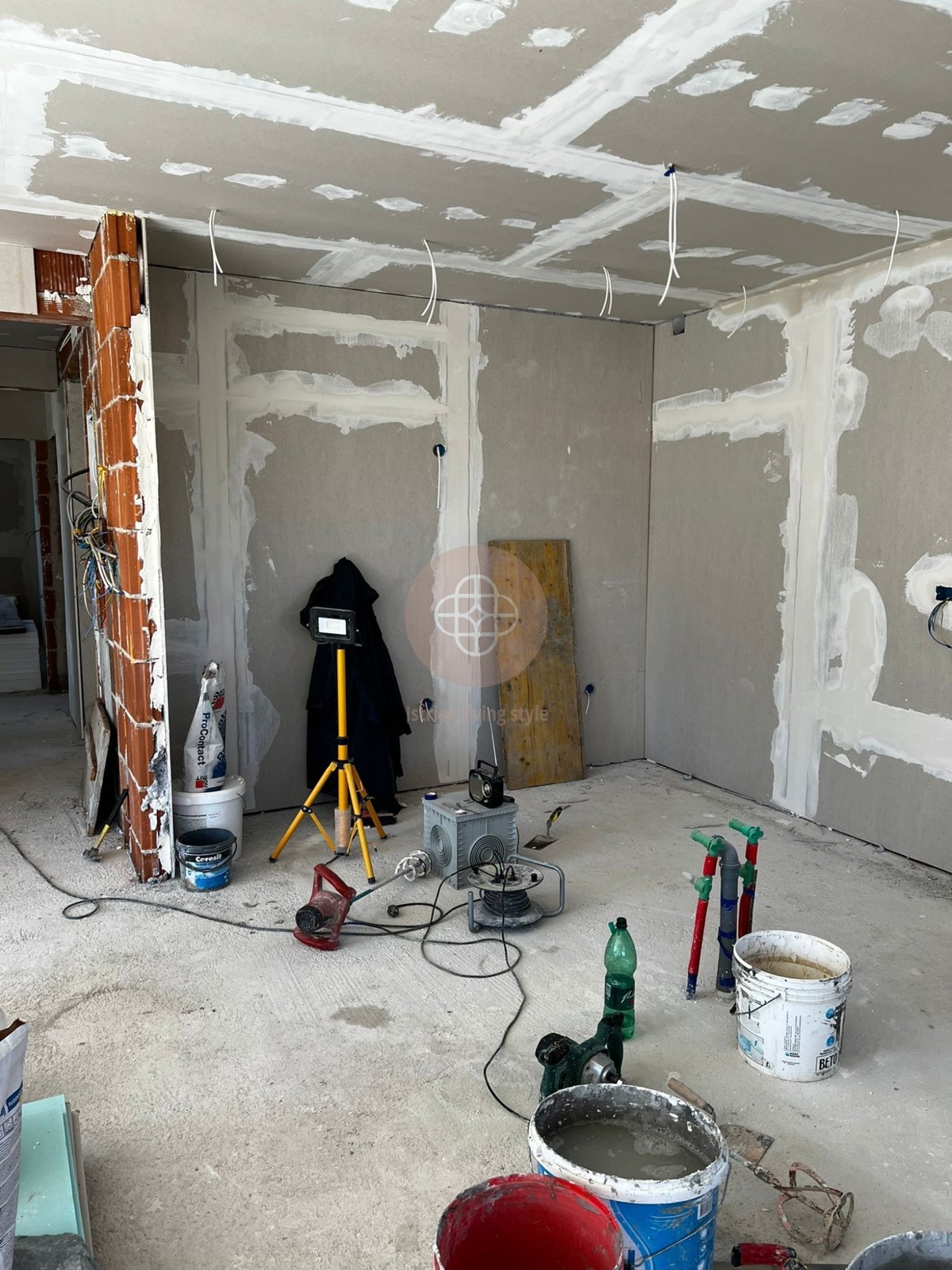 Elegante bungalow su un unico livello in fase di completamento – fine lavori prevista per 05/2026. OFFERTA TOP!