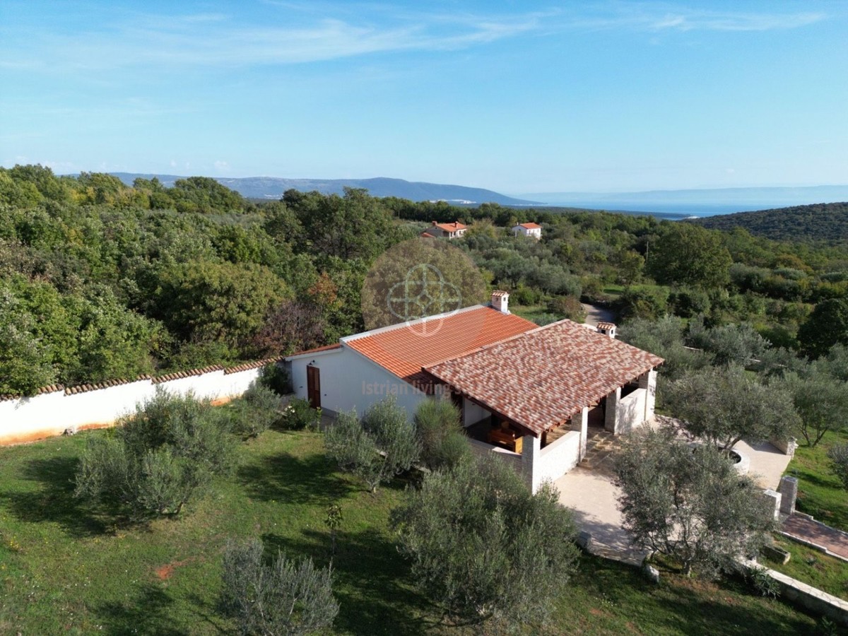 **Rarità sul mercato **Casa di campagna in un uliveto con vista sul mare *TOPLOCATION*