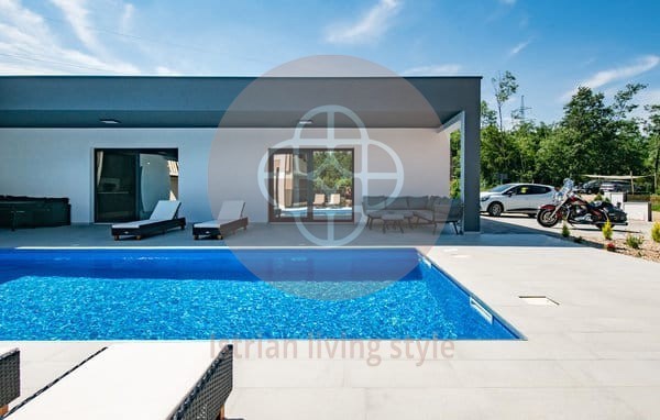 Bungalow chic di nuova costruzione in fase di completamento