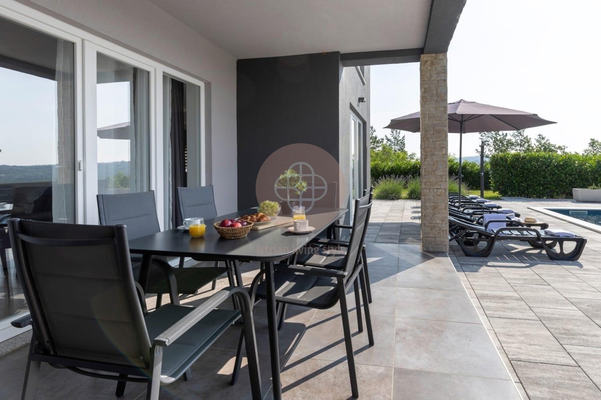 Vista da sogno sul RasaTal *Nuovo edificio con vista*.