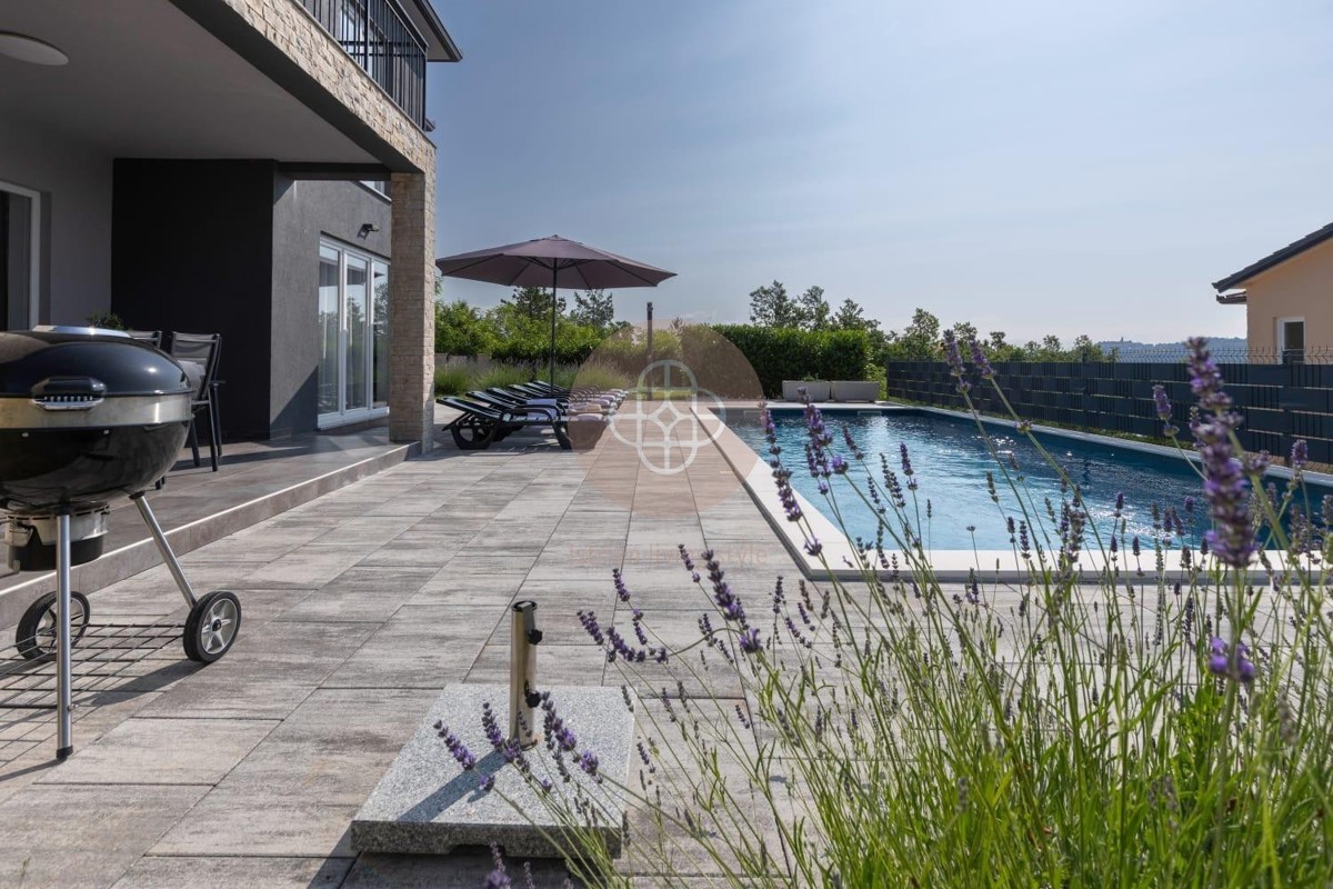 Vista da sogno sul RasaTal *Nuovo edificio con vista*.