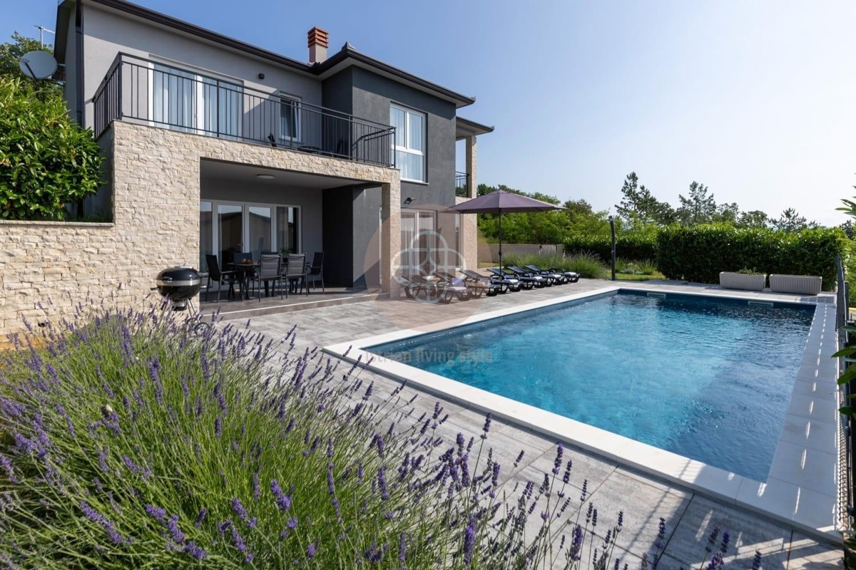 Vista da sogno sul RasaTal *Nuovo edificio con vista*.