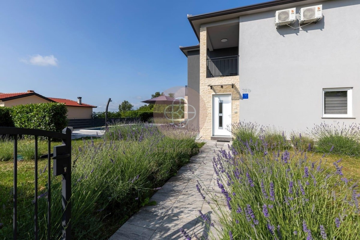 Vista da sogno sul RasaTal *Nuovo edificio con vista*.