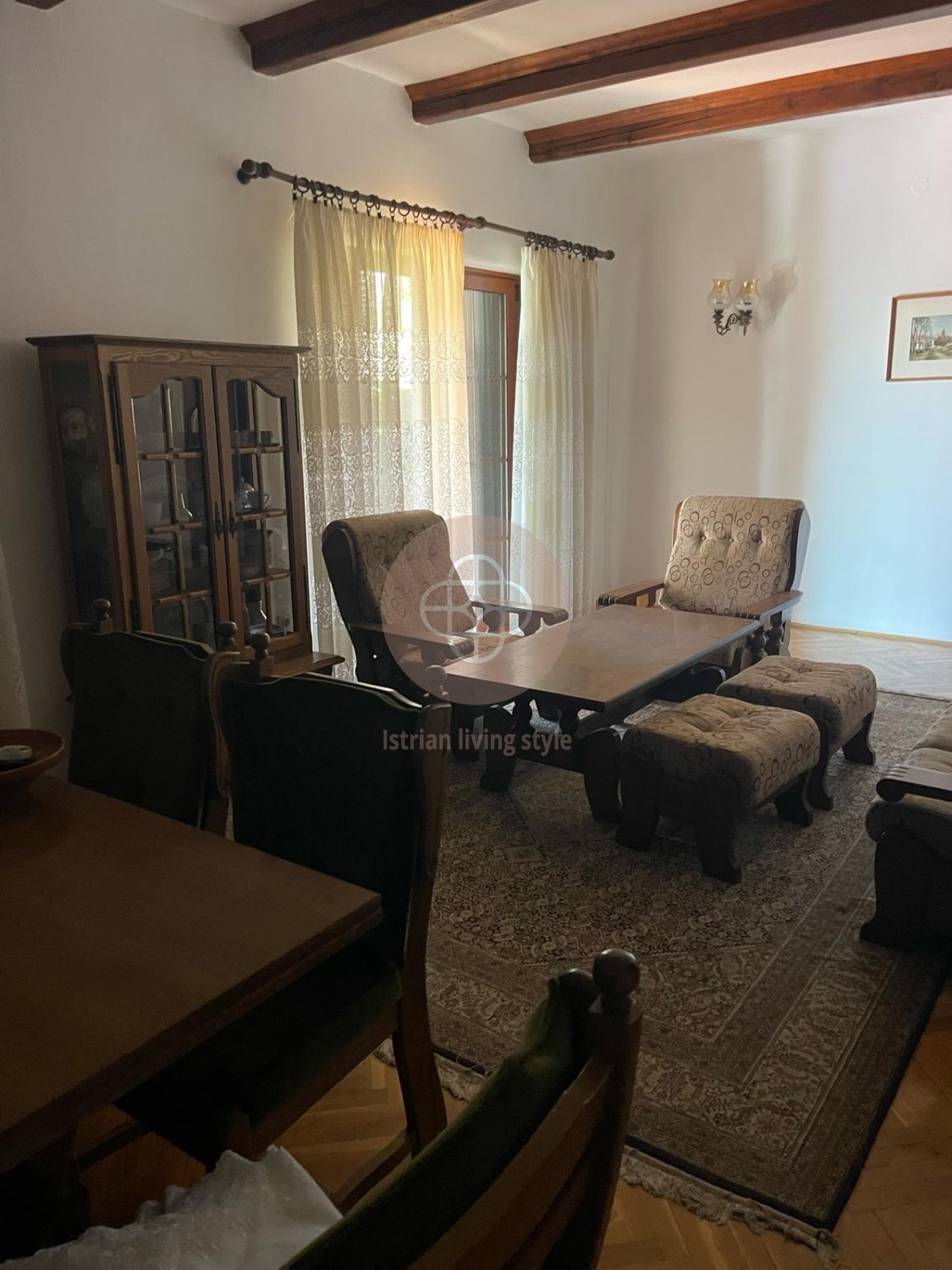 Casa rustica indipendente con ampio giardino, fienile e cantina