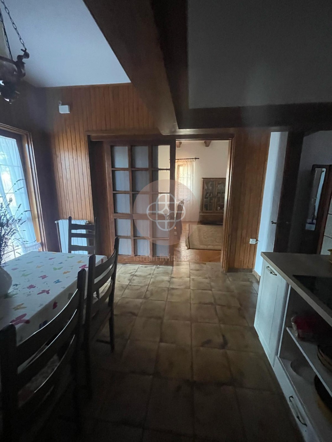 Casa rustica indipendente con ampio giardino, fienile e cantina