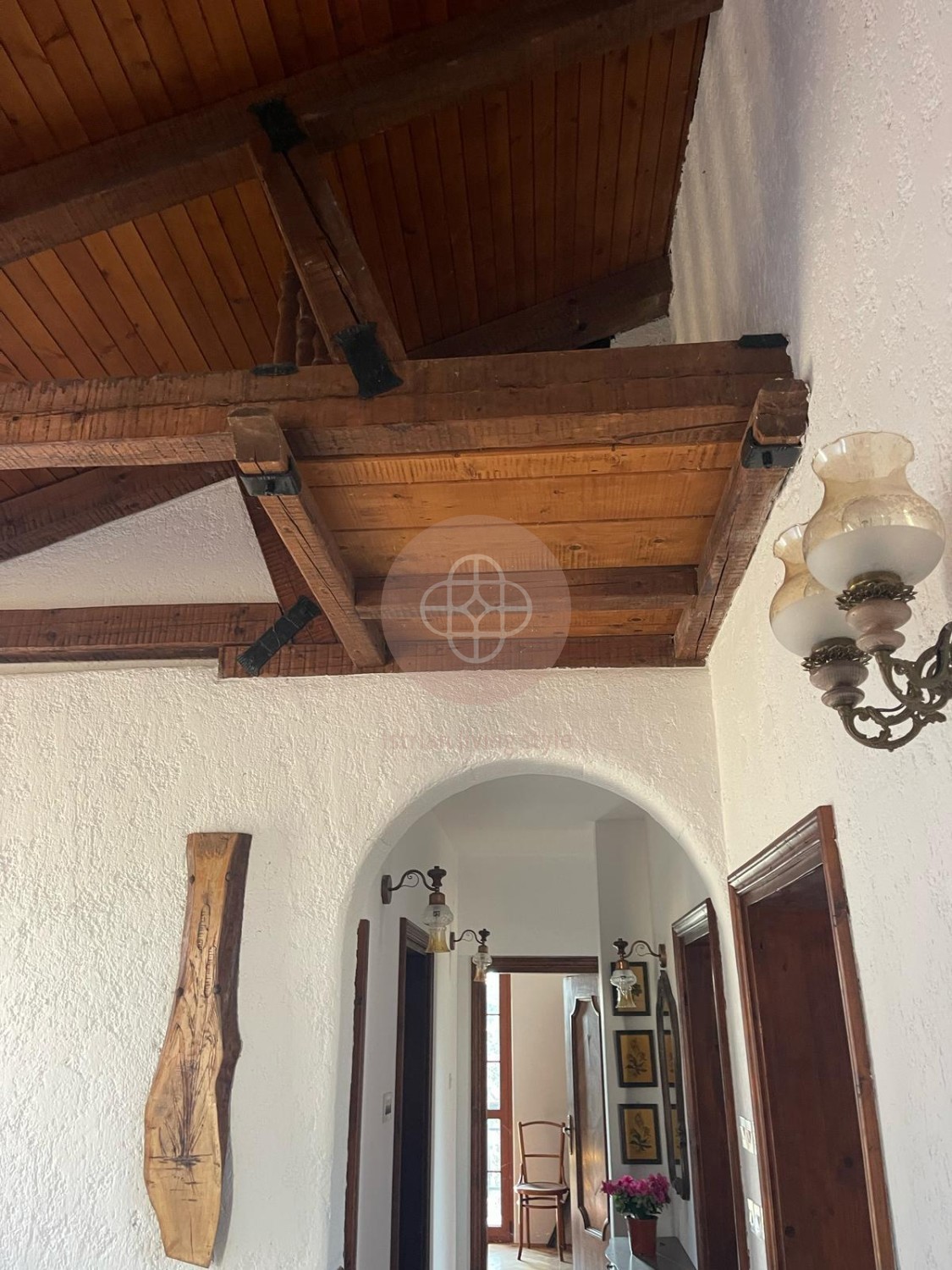 Casa rustica indipendente con ampio giardino, fienile e cantina