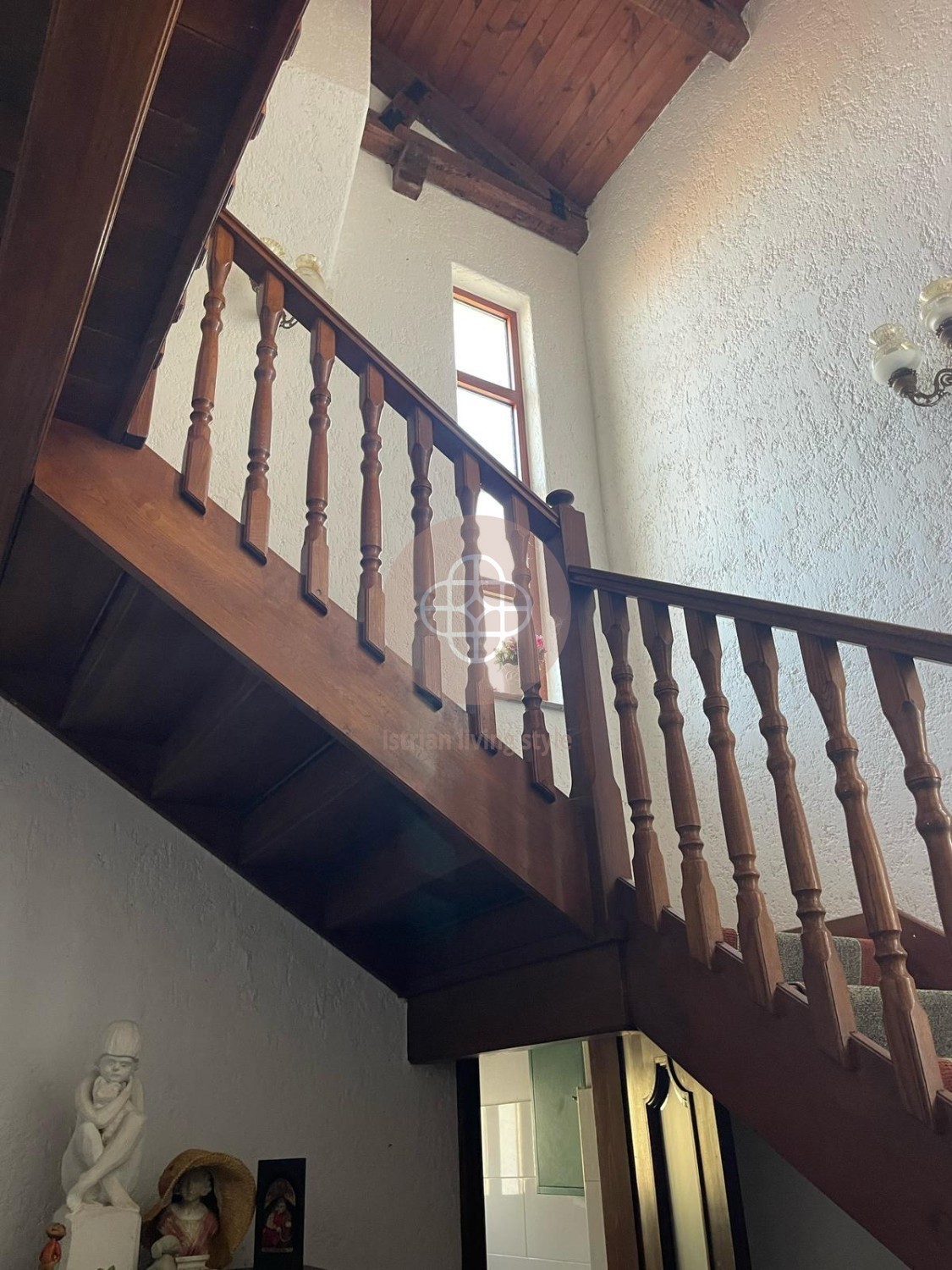 Casa rustica indipendente con ampio giardino, fienile e cantina