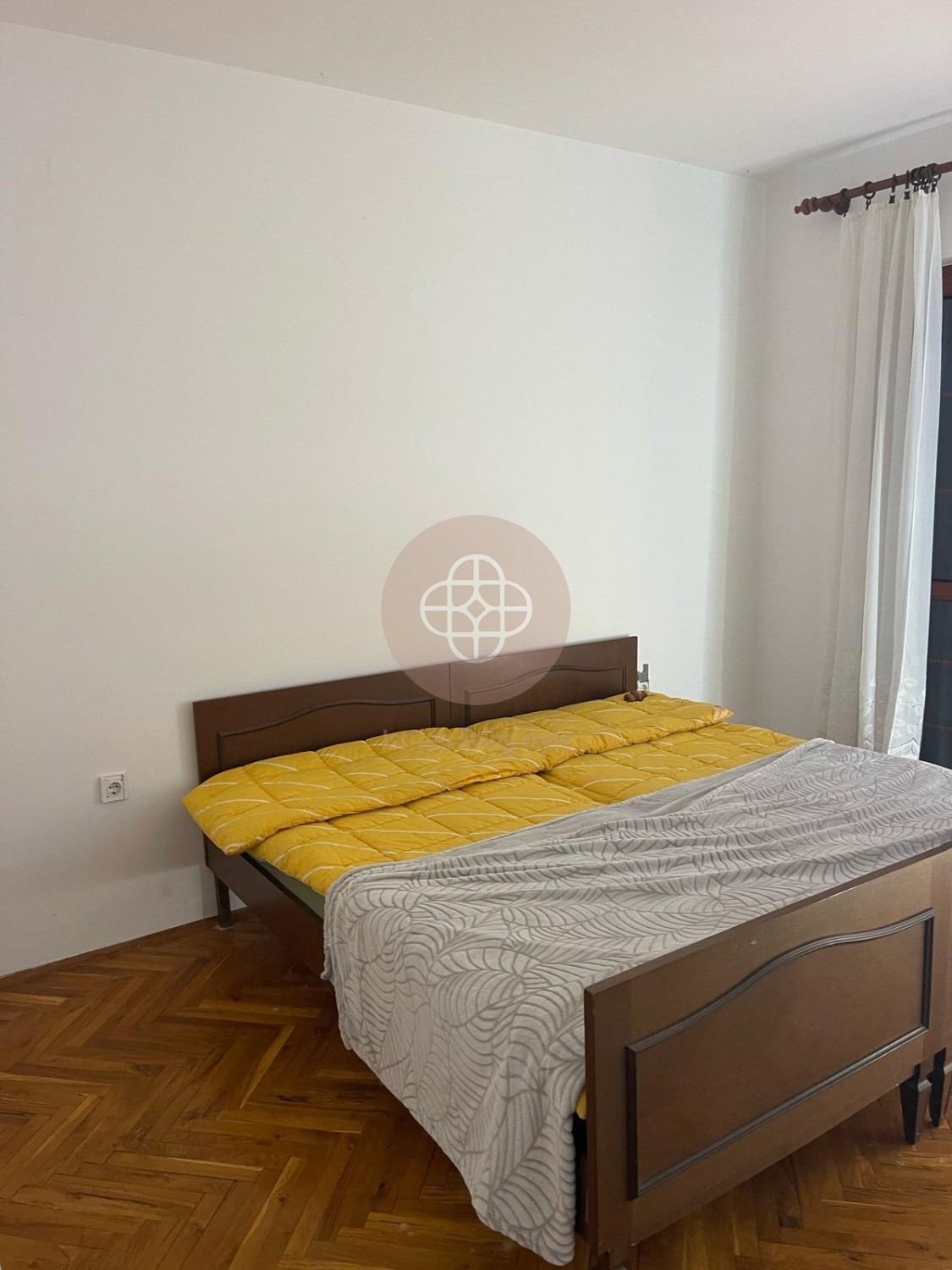 Casa rustica indipendente con ampio giardino, fienile e cantina