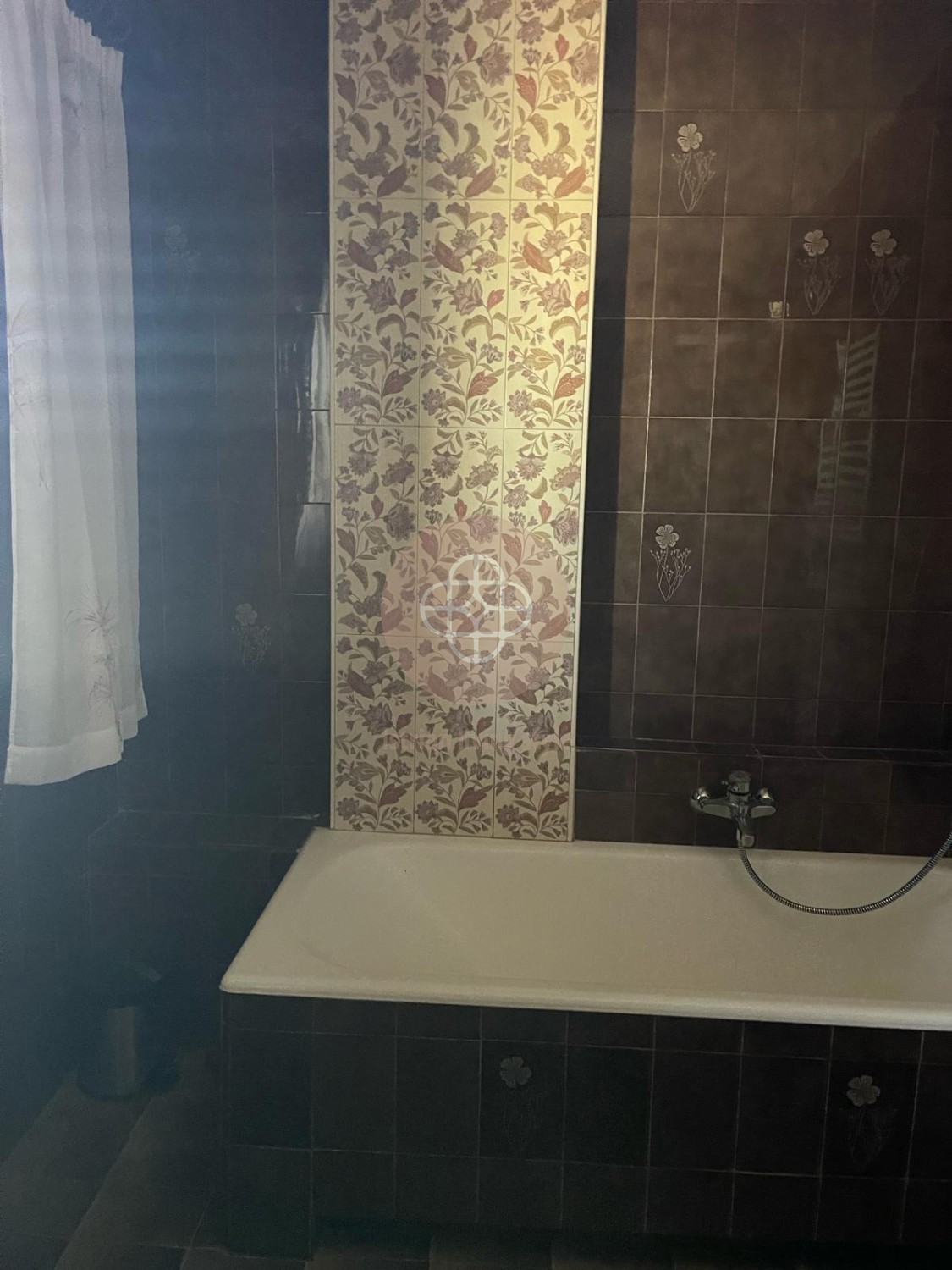 Casa rustica indipendente con ampio giardino, fienile e cantina