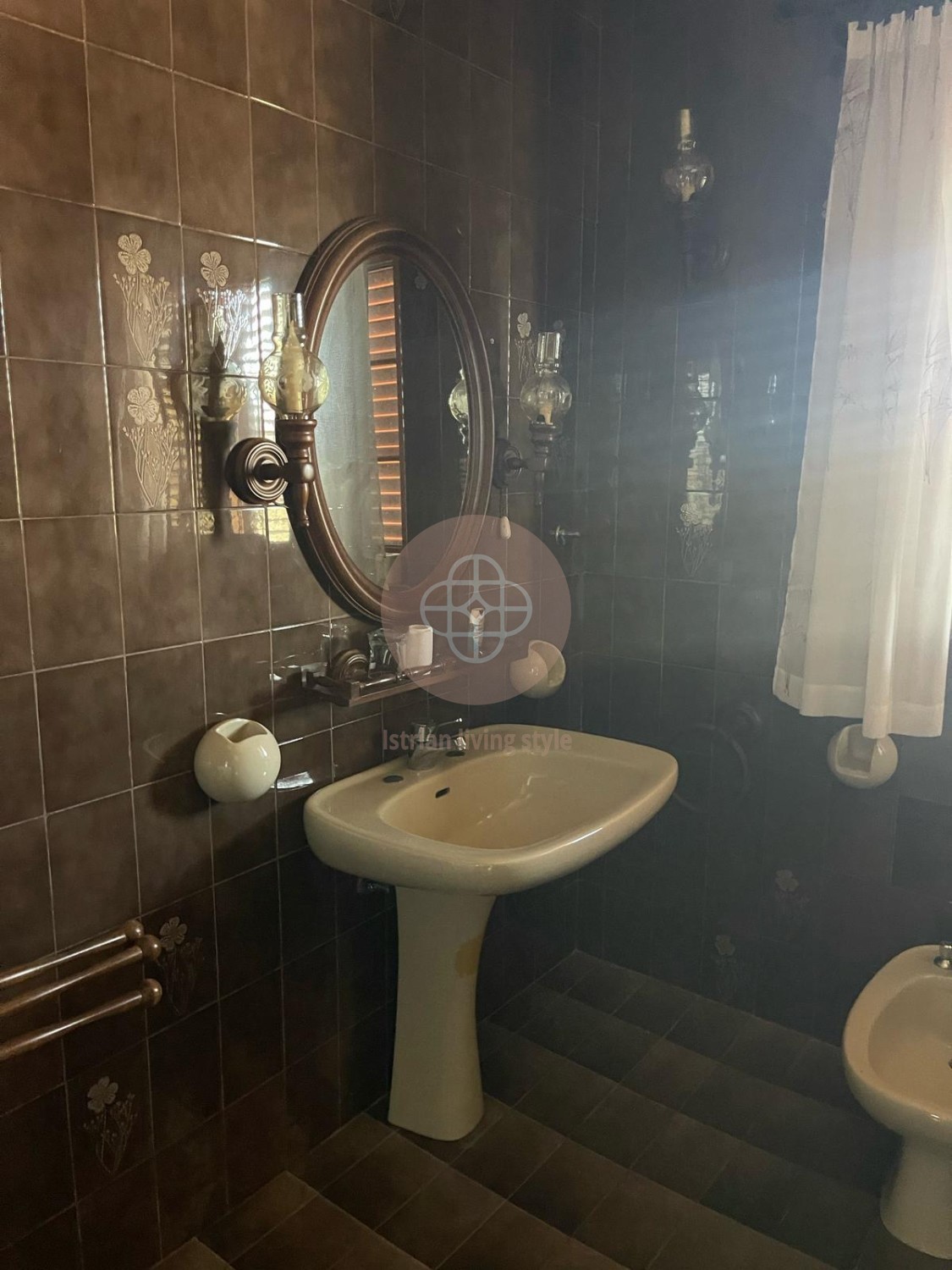 Casa rustica indipendente con ampio giardino, fienile e cantina