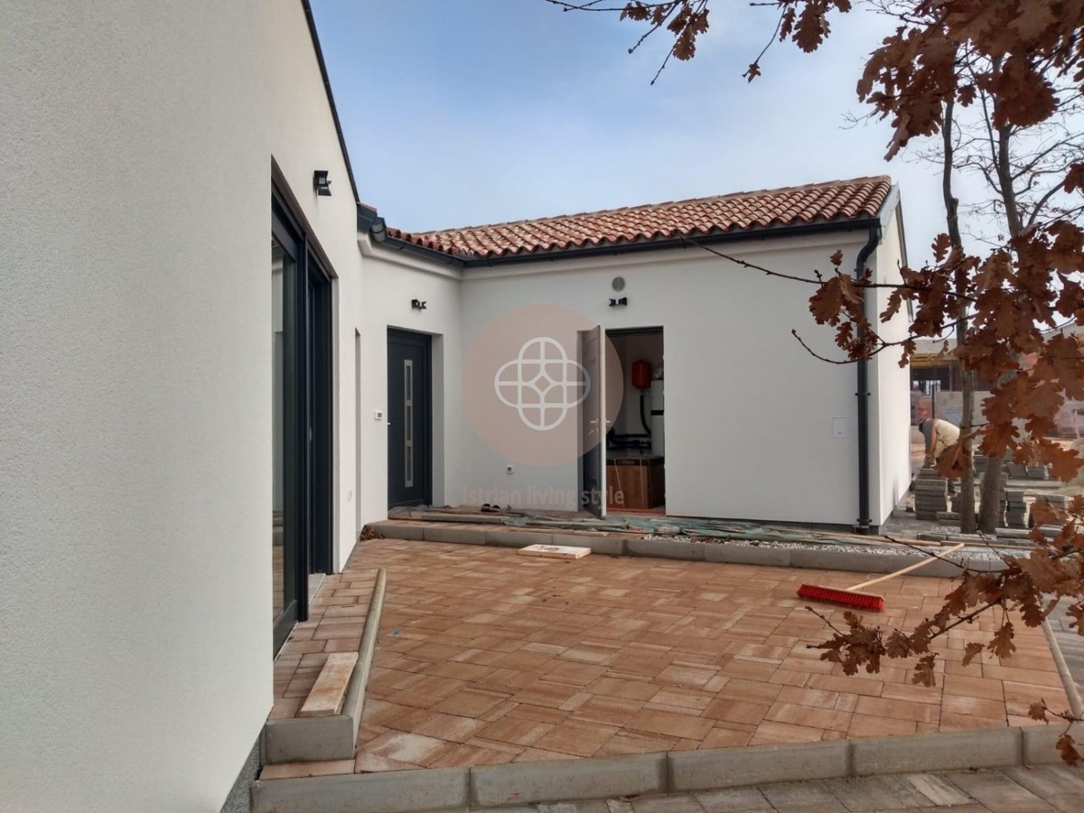 Elegante bungalow con piscina immerso nel verde per chi cerca pace e tranquillità