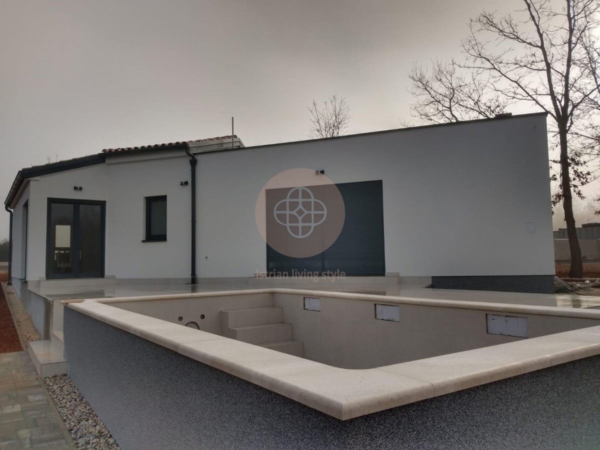 Elegante bungalow con piscina immerso nel verde per chi cerca pace e tranquillità