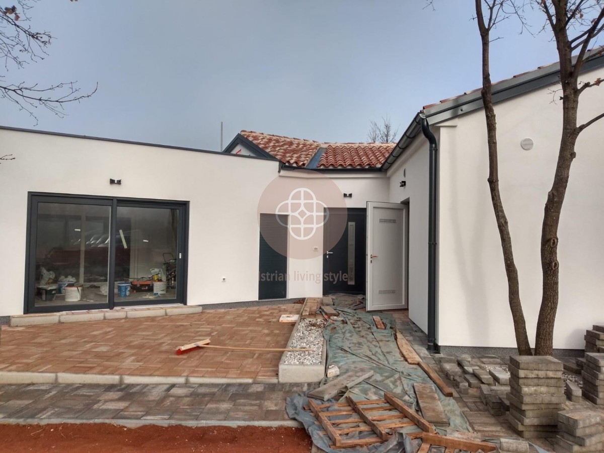 Elegante bungalow con piscina immerso nel verde per chi cerca pace e tranquillità