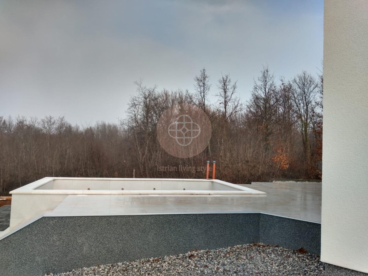 Elegante bungalow con piscina immerso nel verde per chi cerca pace e tranquillità