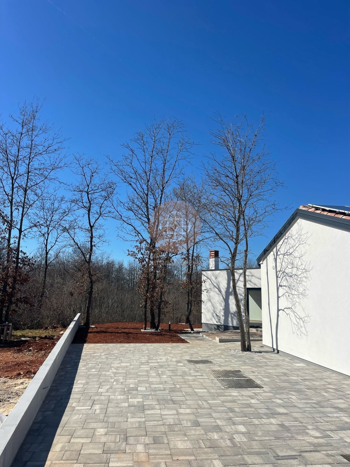 Elegante bungalow con piscina immerso nel verde per chi cerca pace e tranquillità