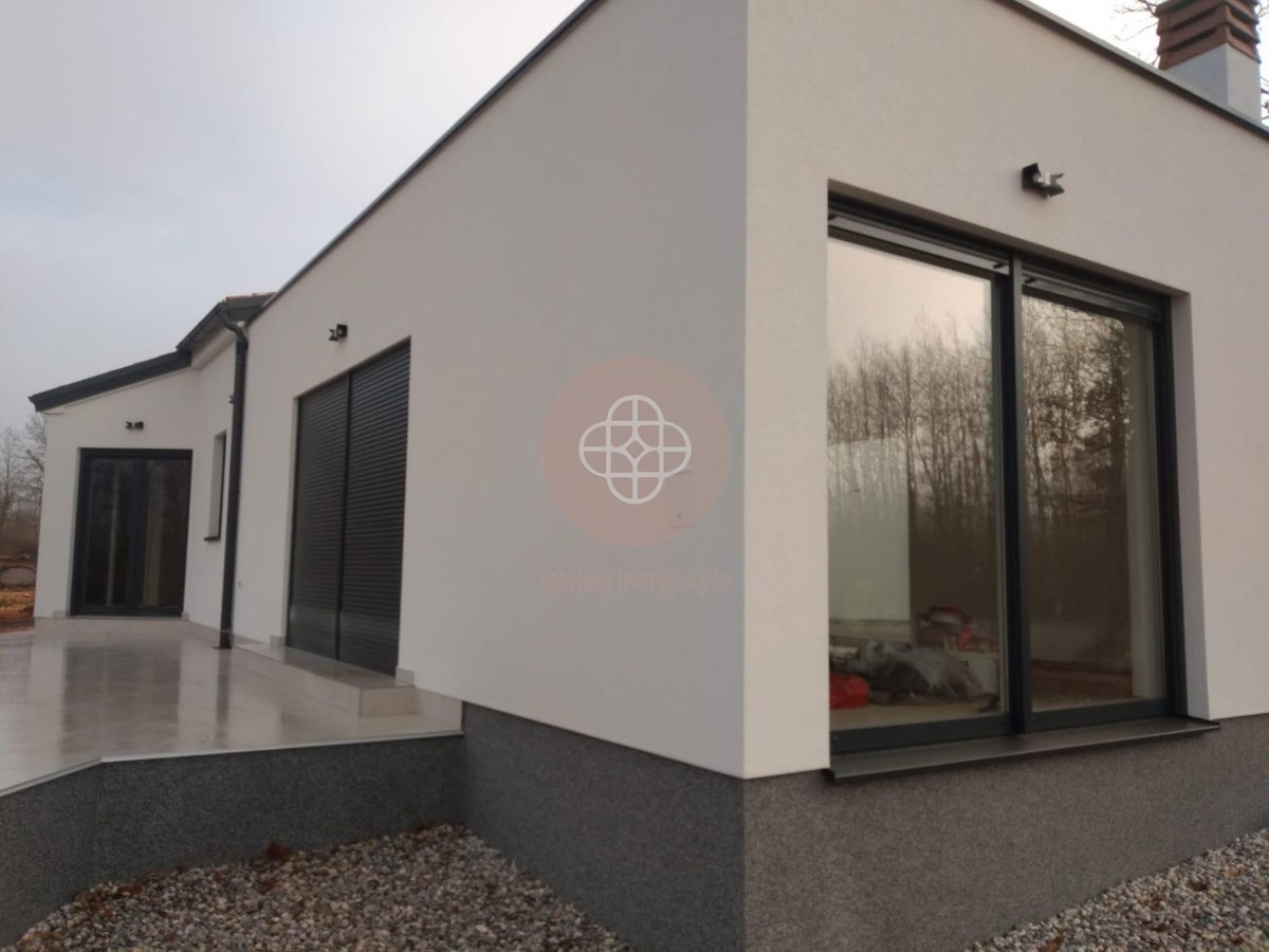 Elegante bungalow con piscina immerso nel verde per chi cerca pace e tranquillità