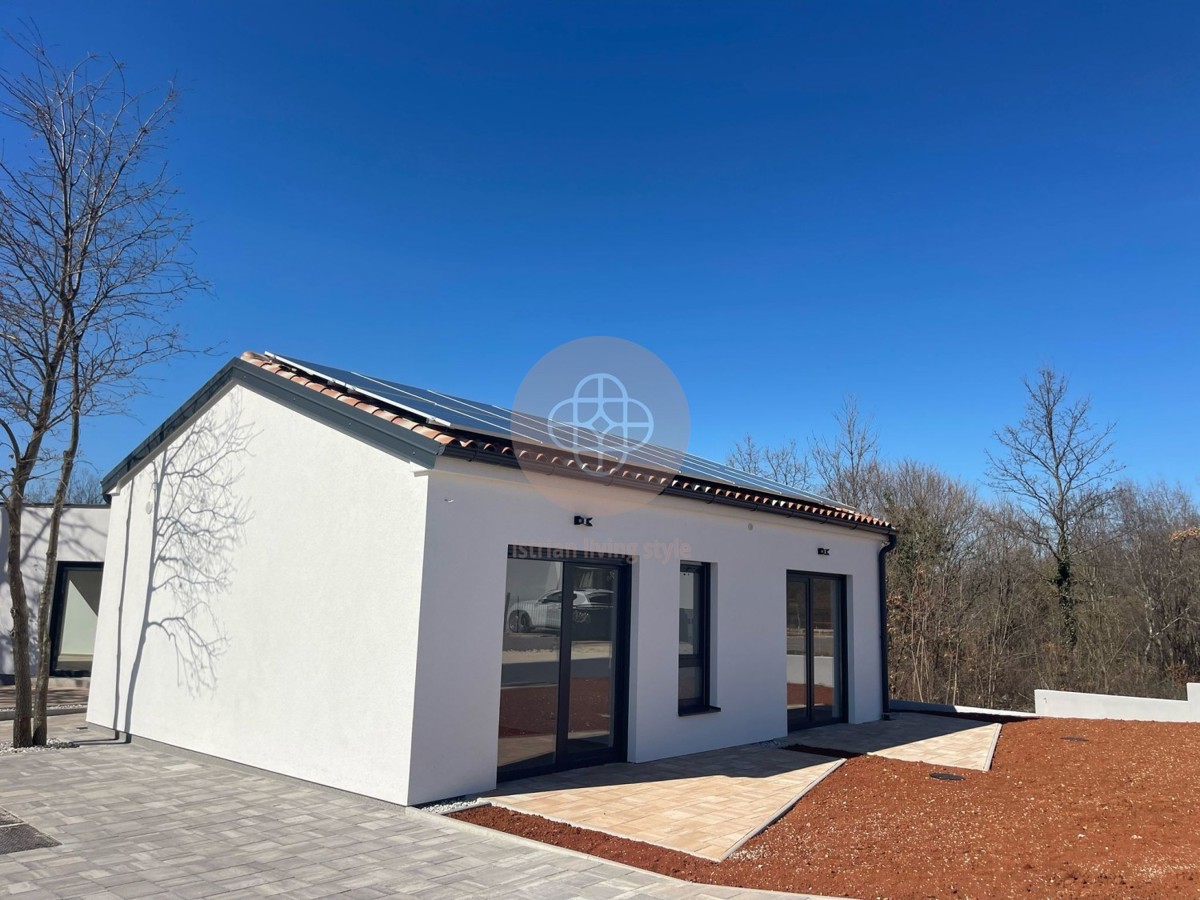 Elegante bungalow con piscina immerso nel verde per chi cerca pace e tranquillità