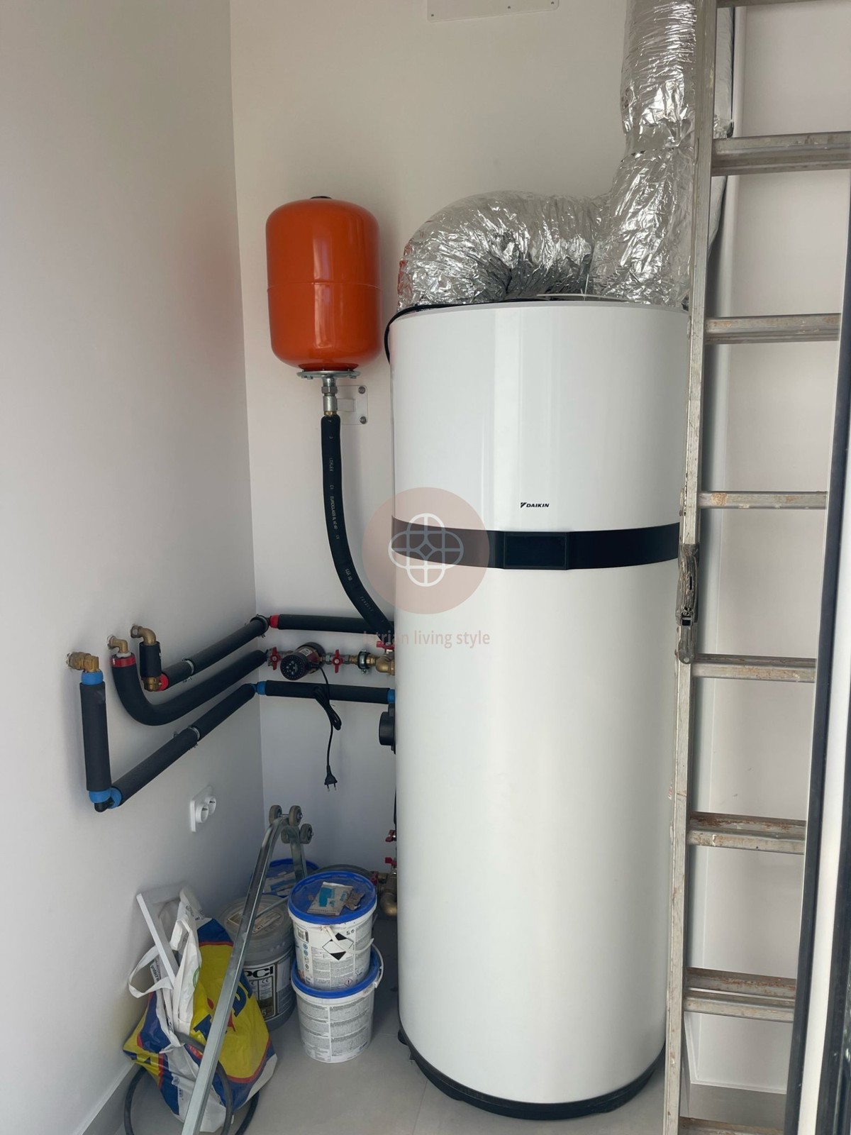 Elegante bungalow con piscina immerso nel verde per chi cerca pace e tranquillità