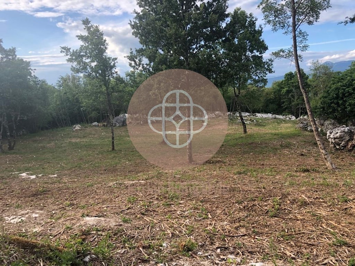 Terreno con vista sul Monte Maggiore, sull'Istria orientale, su Kršan