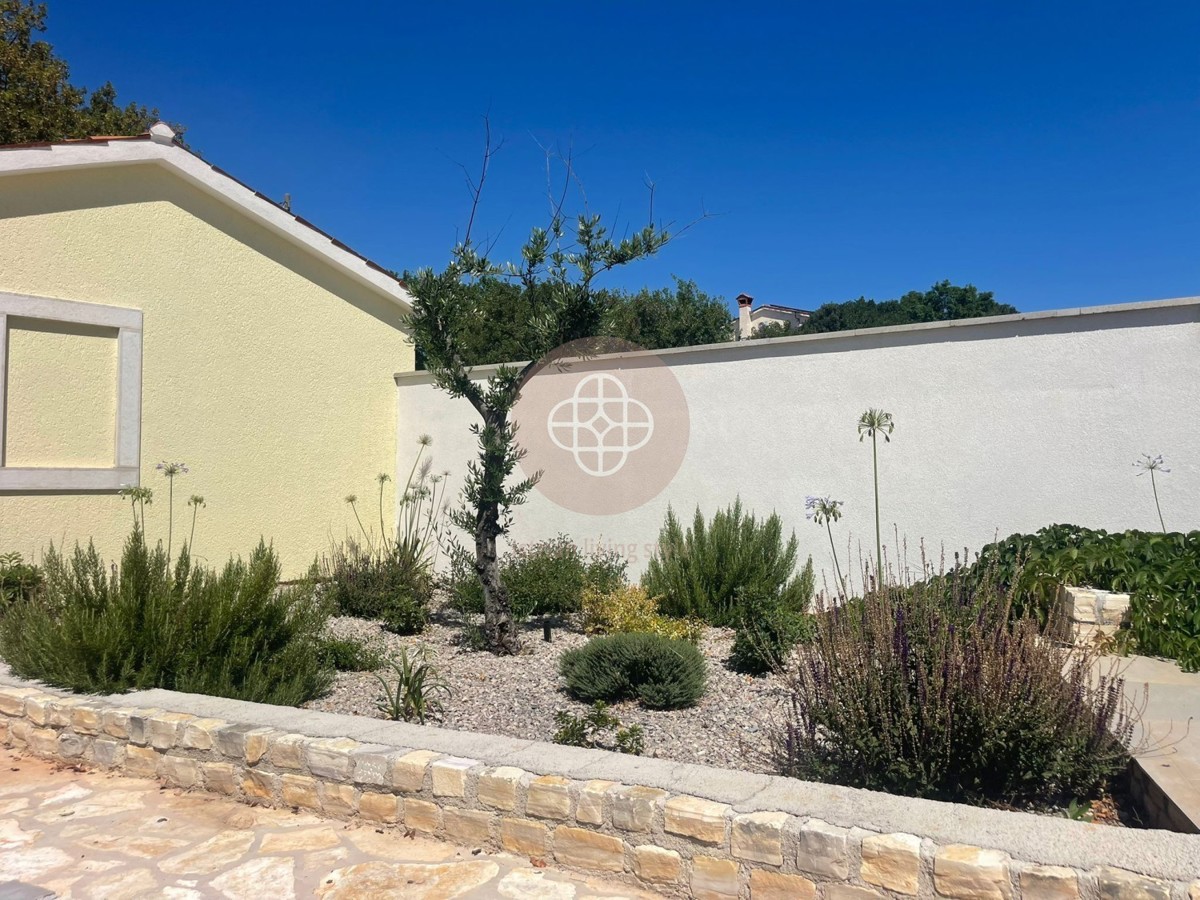 Fantastica proprietà con foresteria e vista lontana Vicino al mare