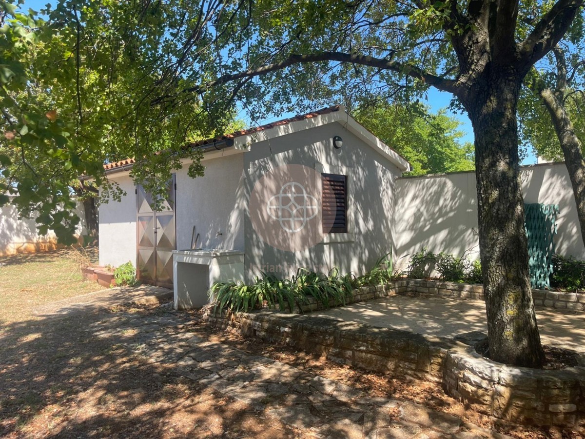 Fantastica proprietà con foresteria e vista lontana Vicino al mare