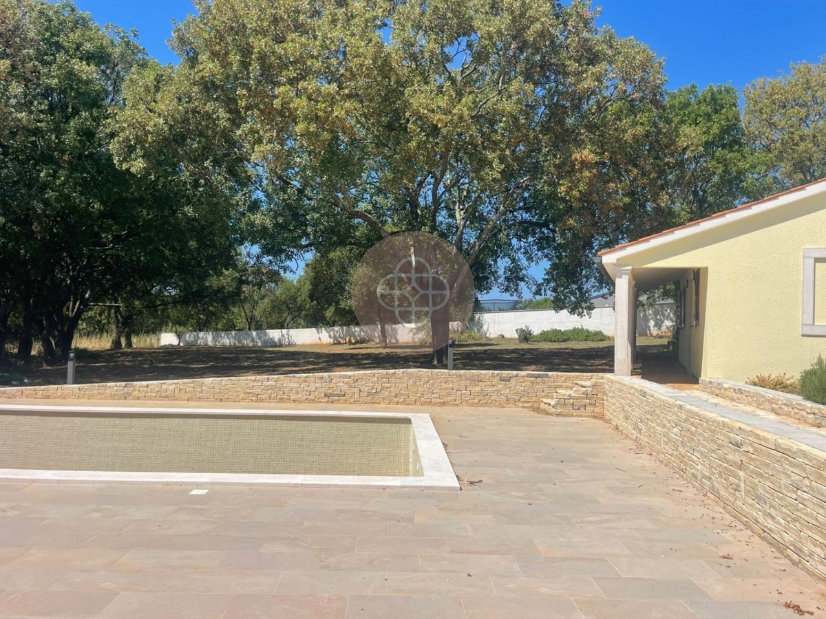 Fantastica proprietà con foresteria e vista lontana Vicino al mare